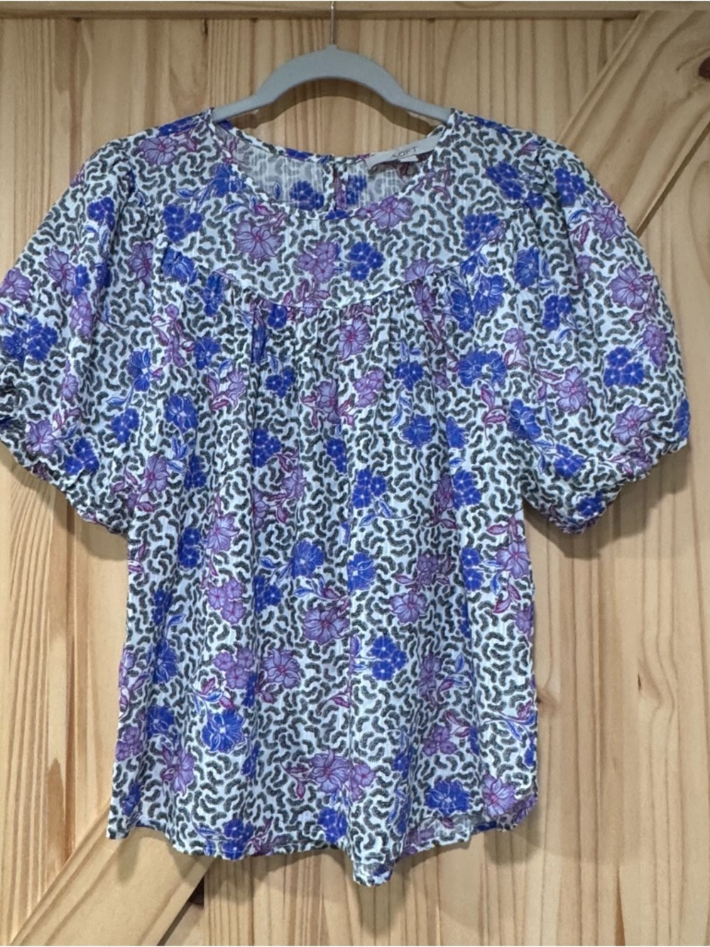 Loft Women’s Short Sleeve Puff Sleeve Blouse Floral Design White Purple Size XS - Picture 2 of 12